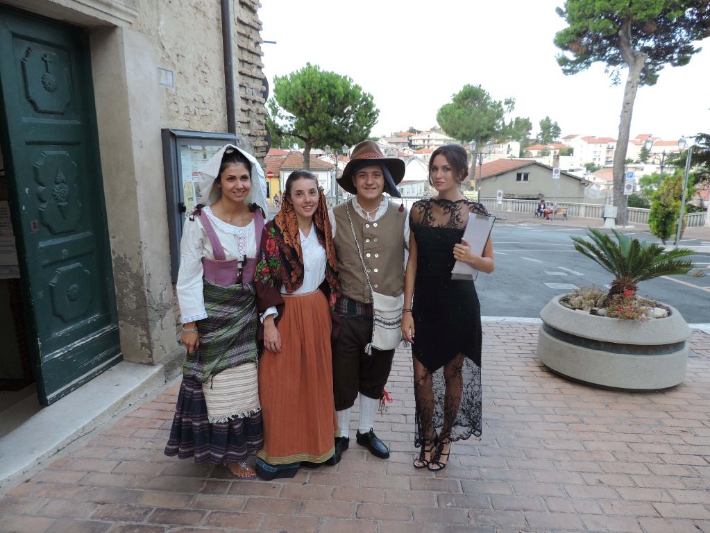 Foto-abiti-abruzzesi-e-Filipponi.jpg