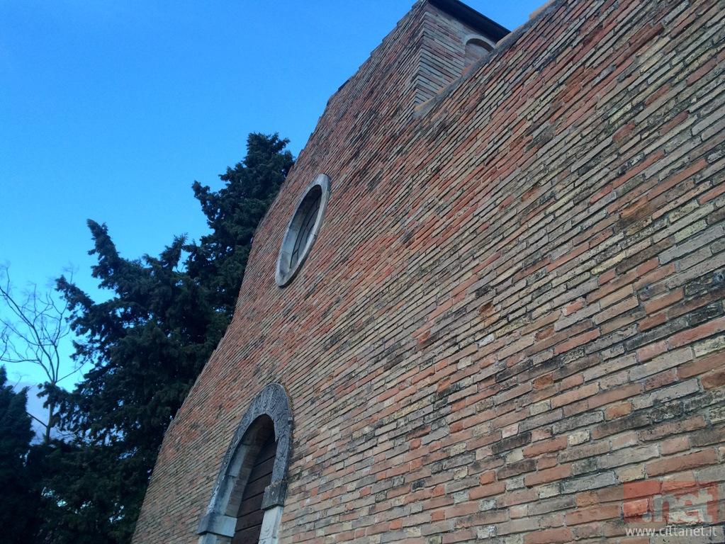 Santa-maria-del-lago-facciata.jpg