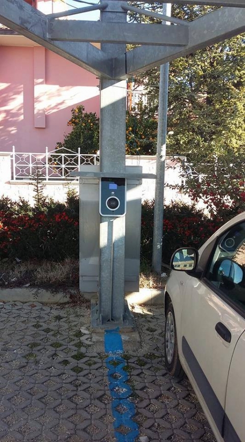 colonnina-ricarica-auto-elettrica.jpg