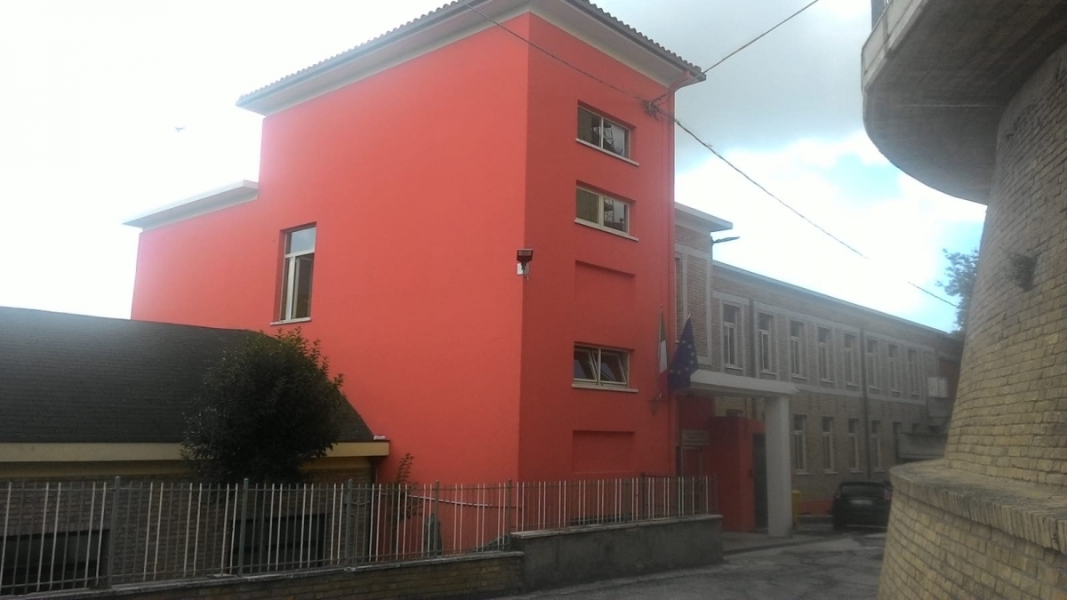 scuola-de-julis-collecorvino.JPG